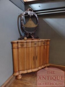 VERKOCHT antiek Hollands orgel gebogen hoekkastje met aan bovenkant 1 lade