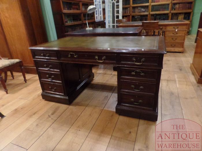 VERKOCHT   antiek mahoniehouten Engels bureau