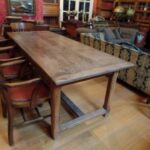 Antieke eiken Franse tafel met twee laden en traverse 1