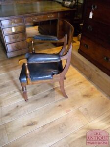 VERKOCHT   antieke Engelse bureaustoel