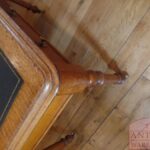 Antieke Engelse eikenhouten schrijftafel van S & H Jewell, Holborn, Londen 2