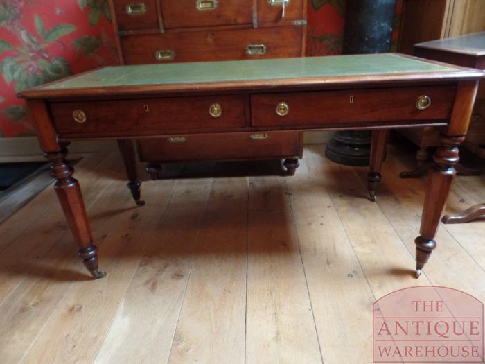 VERKOCHT   antieke Engelse mahoniehouten schrijftafel