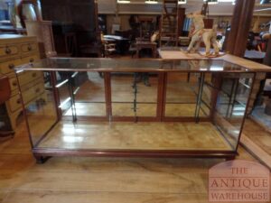 VERKOCHT Antieke Engelse mahoniehouten toonbank, winkel vitrine kast