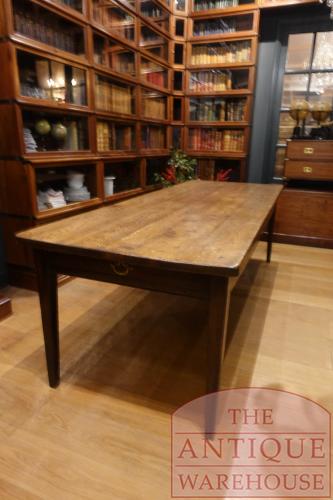VERKOCHT    antieke Franse eettafel eikenhout