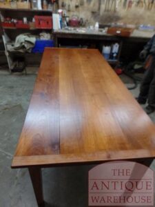 VERKOCHT    Antieke Franse strakke kersenhouten tafel