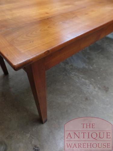 Antieke Franse strakke kersenhouten tafel 3