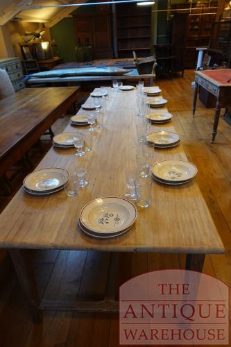 VERKOCHT    antieke Franse tafel