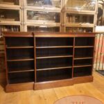 Antieke lage Engelse boekenkast 1