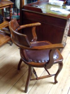 VERKOCHT antieke mahonie bureaustoel