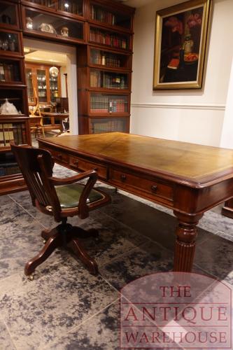Antieke Engelse mahoniehouten partners schrijftafel circa 1880 2