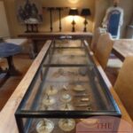 antieke vitrinekast tafelmodel 3