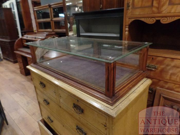 antieke vitrinekast tafelmodel 4