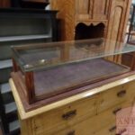 antieke vitrinekast tafelmodel 5