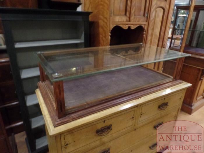 antieke vitrinekast tafelmodel 5