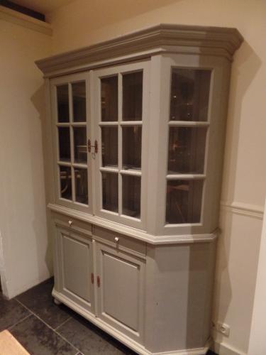 nieuwe vitrinekast 2