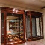 paar antieke Engelse hang vitrinekasten 1