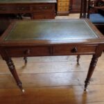 Antiek klein schrijftafeltje 1