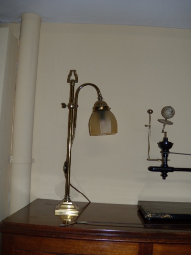 VERKOCHT SOLD antiek messing bureaulampje