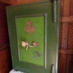 Antieke British race green safe 1