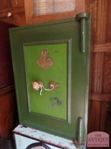 VERKOCHT, Sold, Antieke British race green safe, kluis, maker, the Sicker safe company