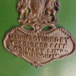 Antieke British race green safe 2