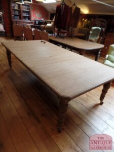 VERKOCHT SOLD antieke eiken coulissen tafel in lichte kleur, max 14 personen,