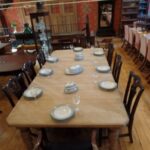 Antieke eiken coulissen tafel in lichte kleur, max 14 personen 3