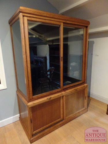 VERKOCHT SOLD antieke eiken museum vitrinekast