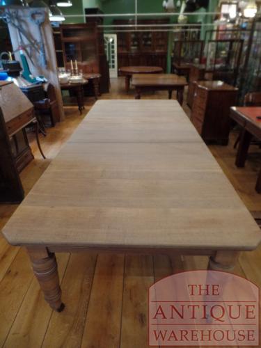 VERKOCHT SOLD antieke eikenhouten coulisse eettafel, uitschuiftafel  voor max 14 personen