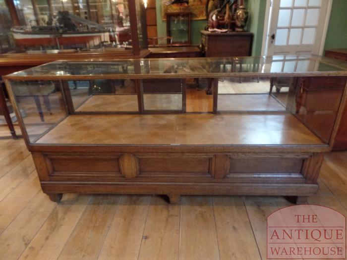 VERKOCHT SOLD antieke eikenhouten super toonbank, winkel vitrinekast