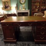 Antiek Engels bureau geschikt voor twee personen 1