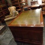 Antiek Engels bureau geschikt voor twee personen 2