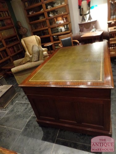 Antiek Engels bureau geschikt voor twee personen 2