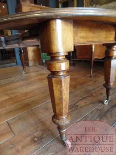 Antieke Engelse eikencoulissen tafel 5