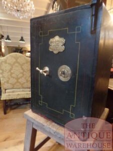 VERKOCHT SOLD antieke Engelse kluis