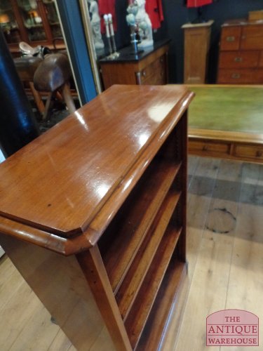 Antiek klein mahonie open boekenkastje 2