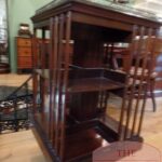 Antieke mahoniehouten boekenmolen met messing galerij 3