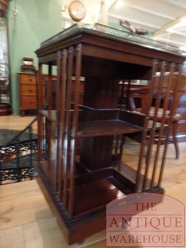 Antieke mahoniehouten boekenmolen met messing galerij 3