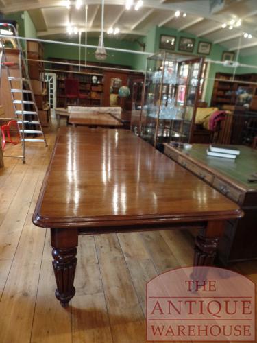 VERKOCHT SOLD  antieke mahoniehouten coulissen tafel, max 14 personen, wind out table antique mahogany