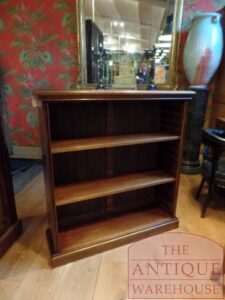 VERKOCHT,   SOLD antieke mahoniehouten open boekenkast