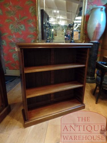 VERKOCHT,   SOLD antieke mahoniehouten open boekenkast