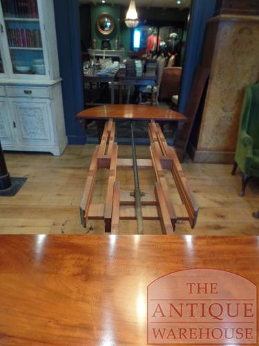 Antieke mahoniehouten wind out coulissentafel voor max 12 personen 2