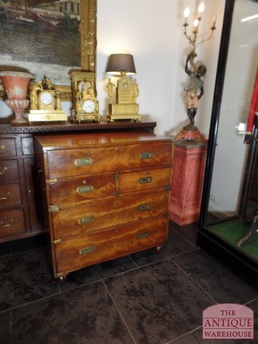 VERKOCHT, SOLD, antieke miltairy ladenkast met schrijfgedeelte