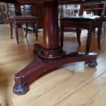 Antieke ronde tafel 3