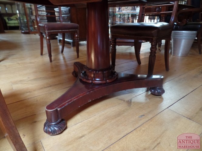 Antieke ronde tafel 3