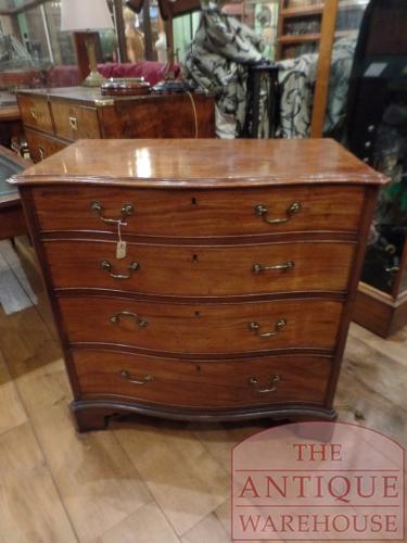 VERKOCHT SOLD antieke serpetine 18 de eeuwse ladekast,18th Century Georgian Mahogany Small Chest of drawers