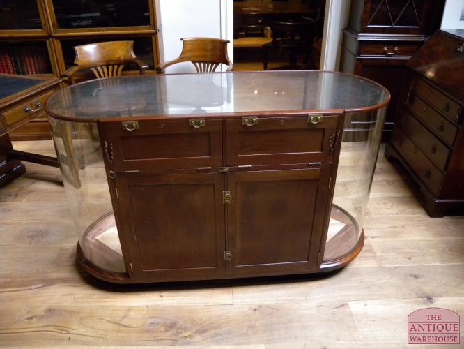 antieke toonbank met ovale uit einde 2