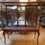 antieke vitrinekast 1