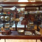 antieke vitrinekast 3