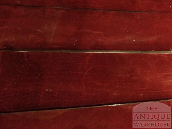 antieke vitrinekast met gebogen zijruiten 5